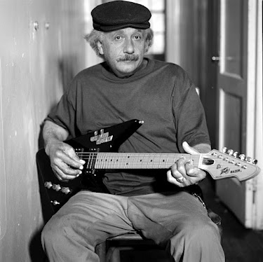 Einstein Guitar Man